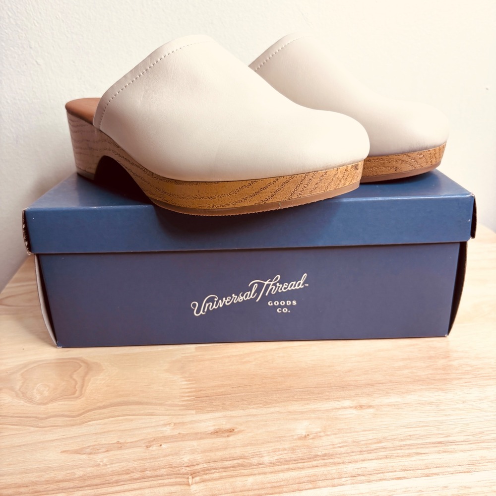Universal Thread Clogs 8 Cream Faux Leather Mules Memory Foam Comfort Slip On
